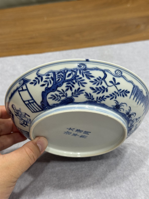 古玩陶瓷青花庭院人物盤真品鑒賞圖