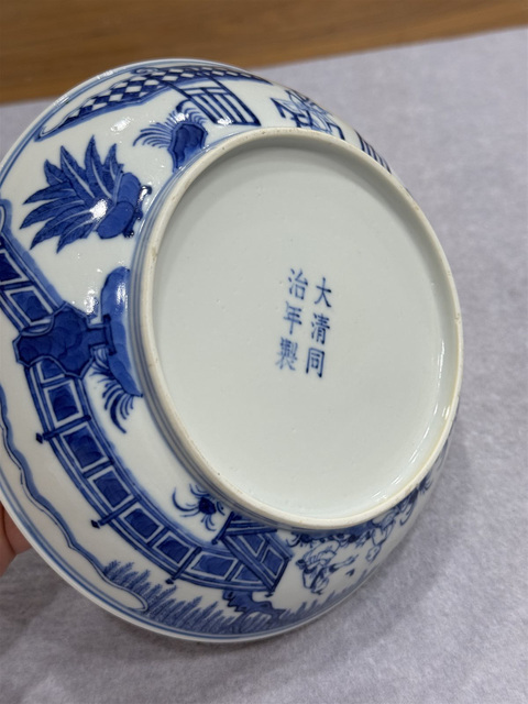 古玩陶瓷青花庭院人物盤真品鑒賞圖