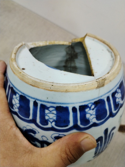 古玩陶瓷清康熙花間壽字紋青花罐真品鑒賞圖