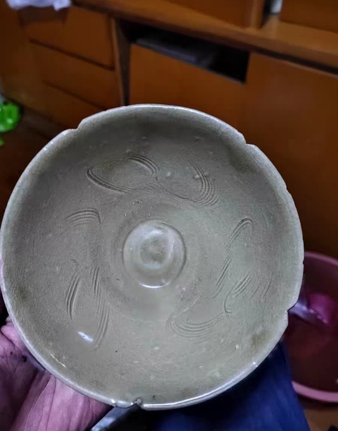 古玩陶瓷龍泉窯系青瓷刻花碗真品鑒賞圖