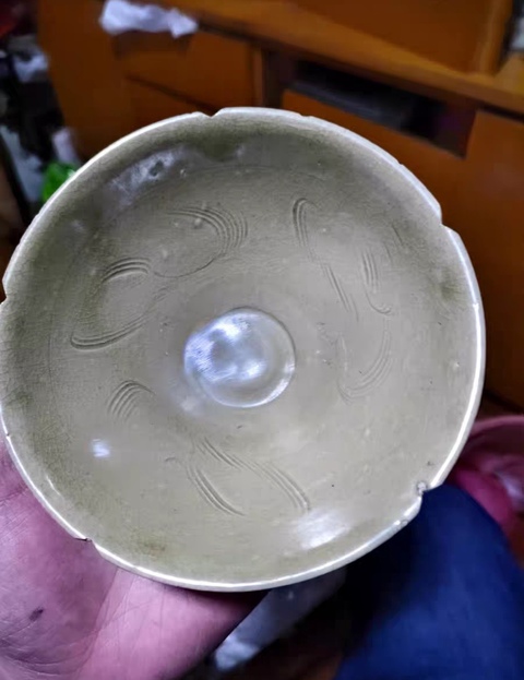 古玩陶瓷龍泉窯系青瓷刻花碗真品鑒賞圖