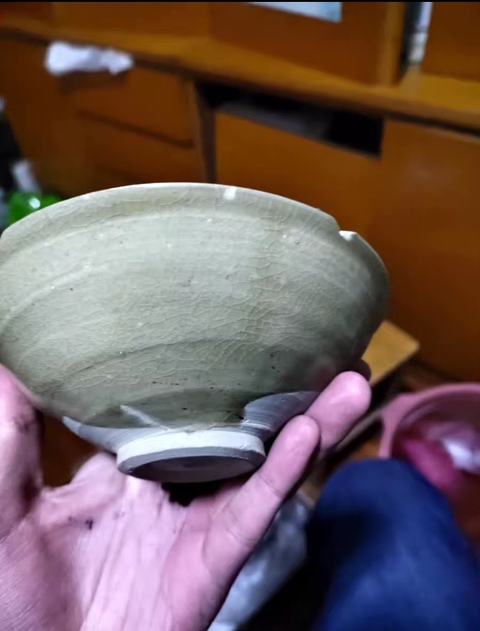 古玩陶瓷龍泉窯系青瓷刻花碗真品鑒賞圖