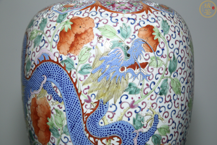 古玩陶瓷花間龍紋粉彩罐真品鑒賞圖