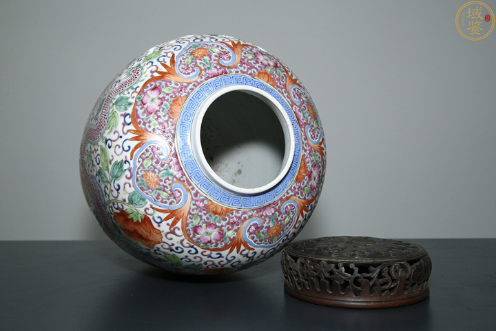 古玩陶瓷花間龍紋粉彩罐真品鑒賞圖