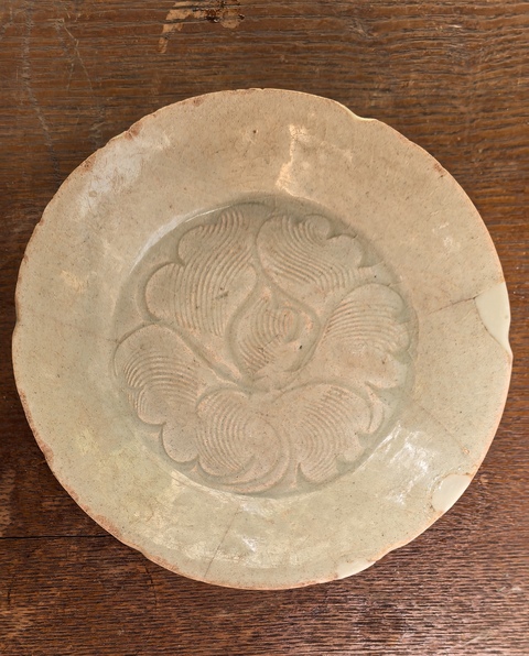 古玩陶瓷刻花蓖紋影青折腰盤真品鑒賞圖