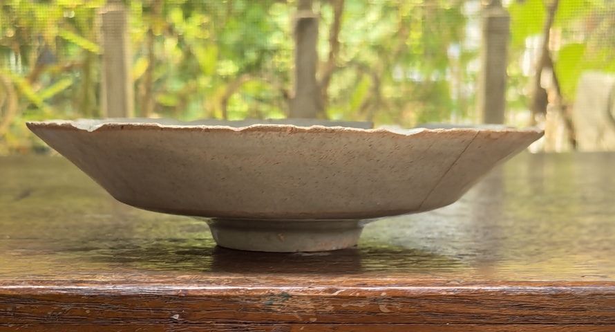 古玩陶瓷刻花蓖紋影青折腰盤真品鑒賞圖