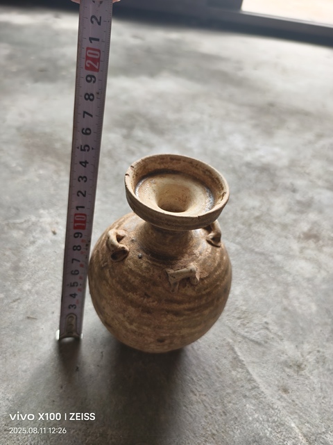 古玩陶瓷越窯系青瓷四系盤口瓶真品鑒賞圖