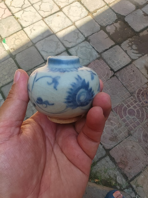 古玩陶瓷花卉紋青花水盂真品鑒賞圖
