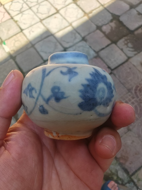 古玩陶瓷花卉紋青花水盂真品鑒賞圖