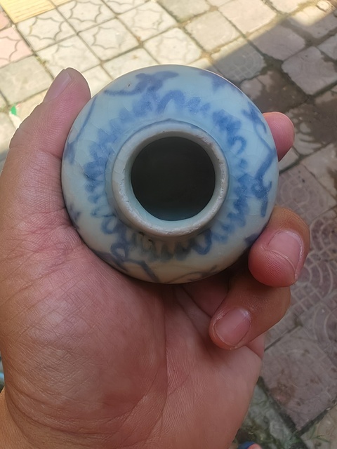 古玩陶瓷花卉紋青花水盂真品鑒賞圖