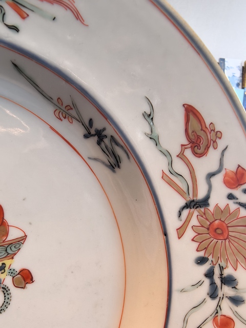 古玩陶瓷五彩三多紋折沿盤真品鑒賞圖