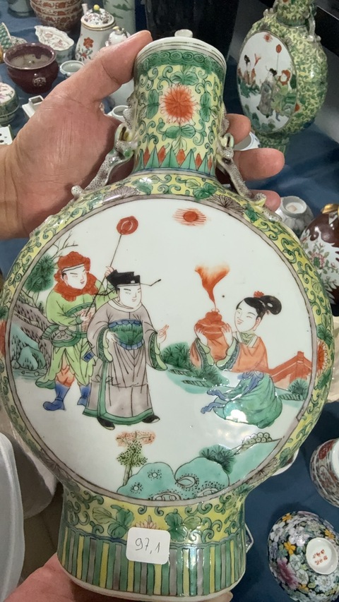 古玩陶瓷五彩人物故事紋抱月瓶真品鑒賞圖