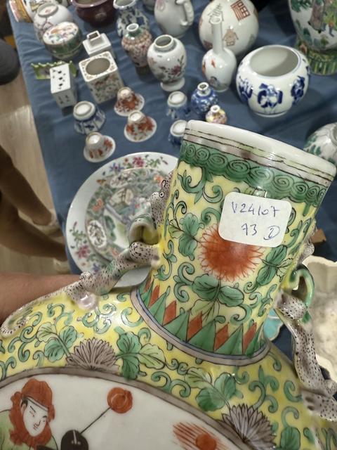 古玩陶瓷五彩人物故事紋抱月瓶真品鑒賞圖