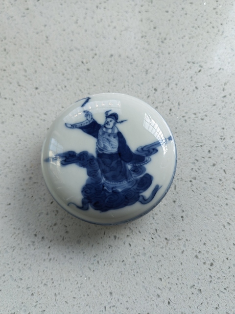 古玩陶瓷人物紋青花印泥盒真品鑒賞圖