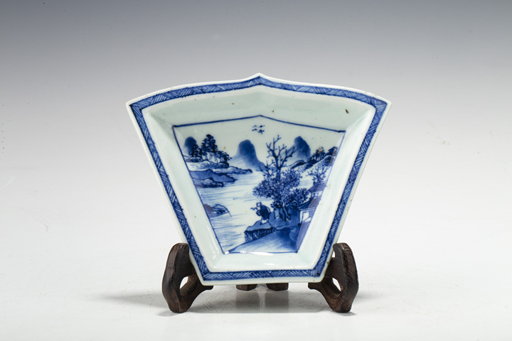 古玩陶瓷青花山水人物紋攢盤拍賣，當前價格2300元