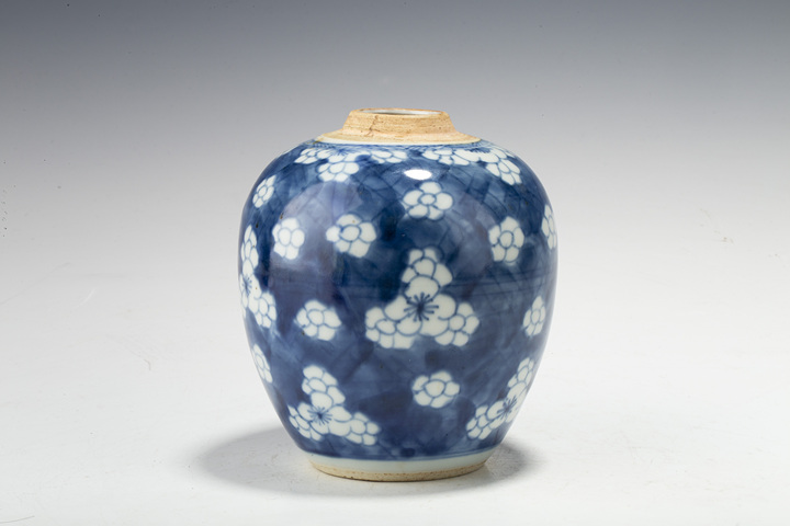 古玩陶瓷清康熙·青花冰梅紋小罐拍賣，當前價格1192元