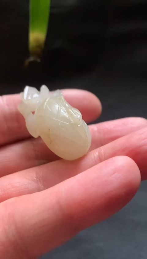 古玩玉器明清和田玉雕“瓜果墜”拍賣，當前價格9800元