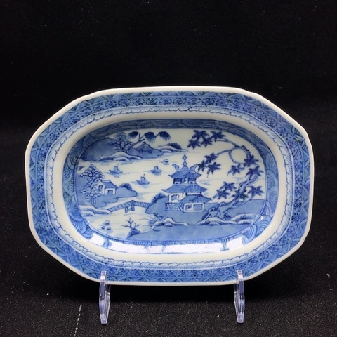 古玩陶瓷樓臺亭閣山水紋青花盤真品鑒賞圖