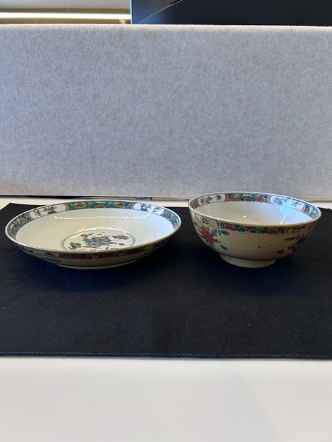 古玩陶瓷米黃釉五彩刻花盤真品鑒賞圖