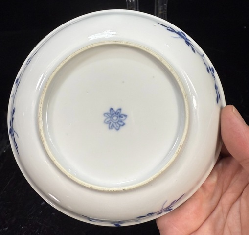 古玩陶瓷乾隆青花盤真品鑒賞圖