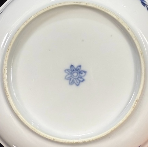 古玩陶瓷乾隆青花盤真品鑒賞圖