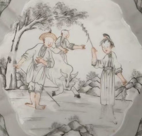 古玩陶瓷乾隆墨彩礬紅描金盤真品鑒賞圖
