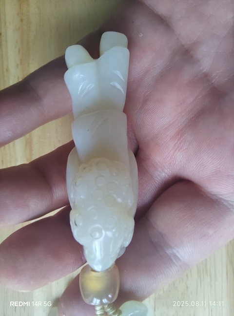 古玩玉器和田玉雕人物題材掛件真品鑒賞圖