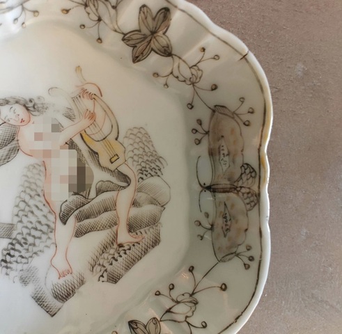 古玩陶瓷乾隆墨彩描金西洋人物盤真品鑒賞圖