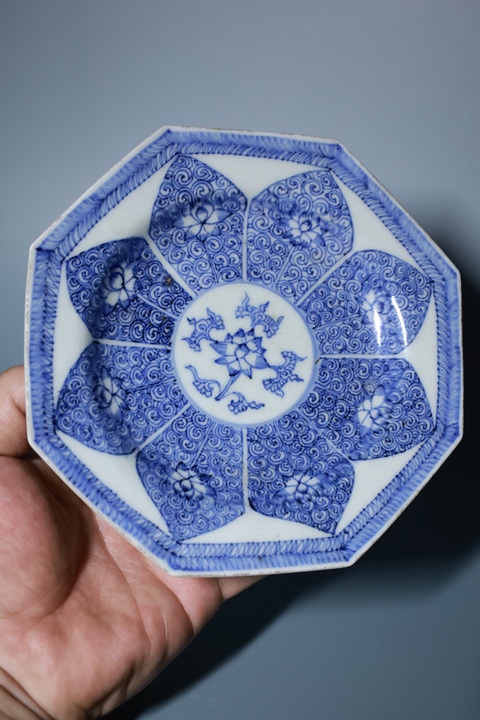古玩陶瓷青花淡描花卉紋八方盤拍賣，當前價格2200元