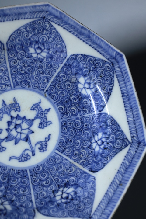 古玩陶瓷青花淡描花卉紋八方盤拍賣，當前價格2200元