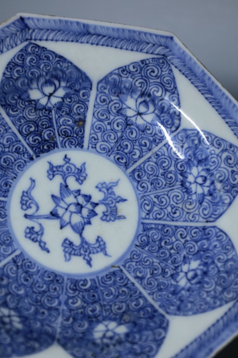 古玩陶瓷青花淡描花卉紋八方盤拍賣，當前價格2200元