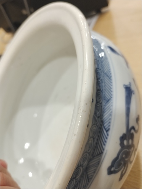 古玩陶瓷博古圖青花三足香爐真品鑒賞圖