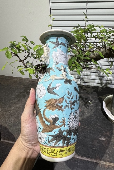 古玩陶瓷松石綠粉彩龍紋花口瓶真品鑒賞圖