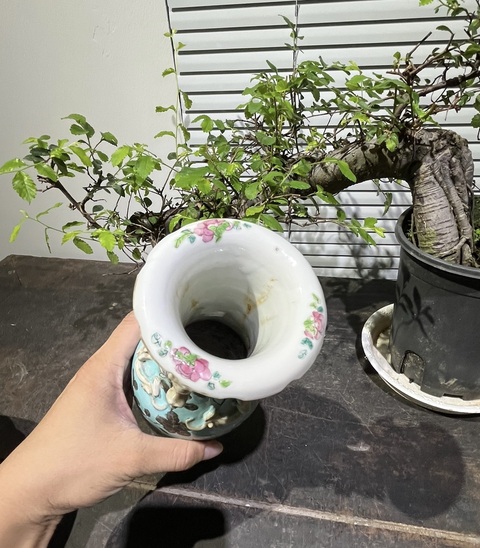 古玩陶瓷松石綠粉彩龍紋花口瓶真品鑒賞圖
