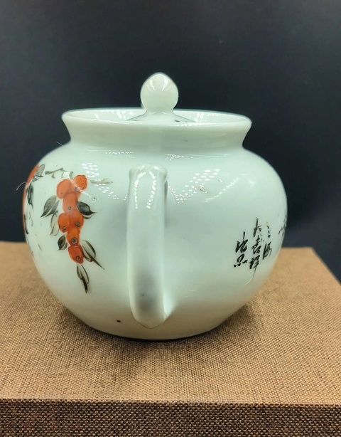 古玩陶瓷墨彩礬紅枇杷詩文茶壺拍賣，當前價格399元