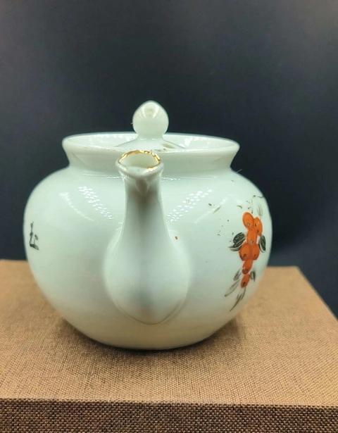 古玩陶瓷墨彩礬紅枇杷詩文茶壺拍賣，當前價格399元