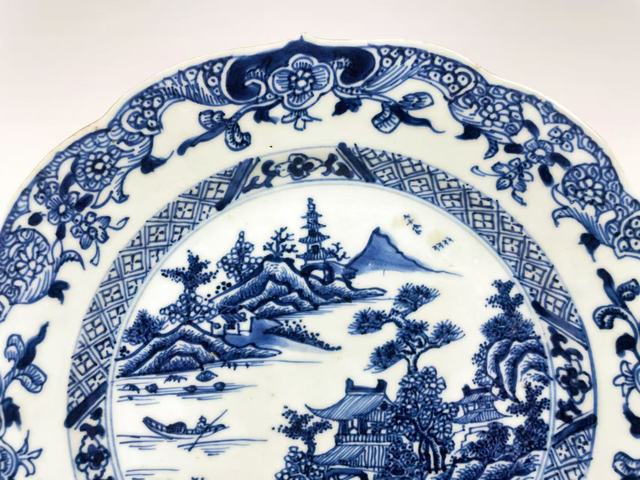 古玩陶瓷清乾隆·青花人物泛舟山水樓閣花口盤拍賣，當前價格0元