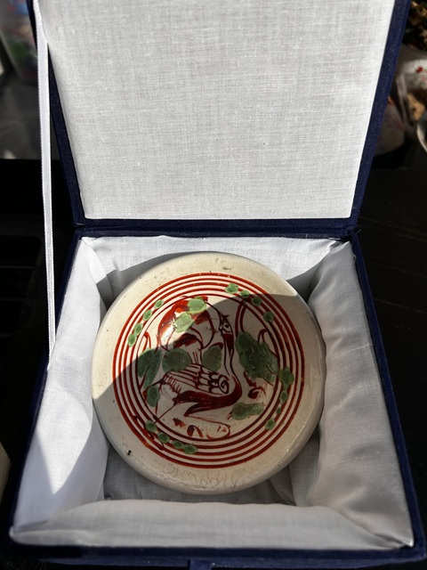 古玩陶瓷金元磁州窯花鳥紋紅綠彩碗真品鑒賞圖