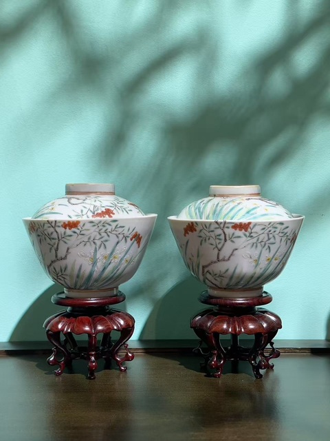 古玩陶瓷粉彩過墻花卉紋蓋碗真品鑒賞圖