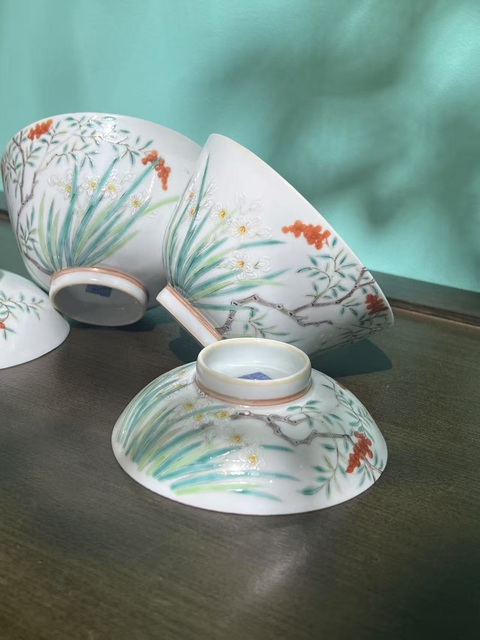 古玩陶瓷粉彩過墻花卉紋蓋碗真品鑒賞圖