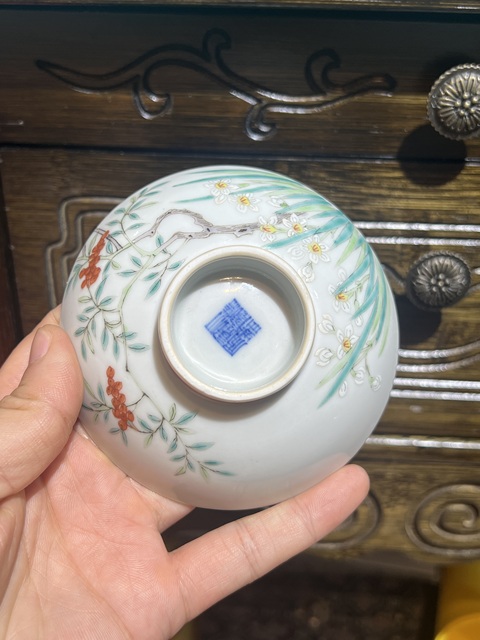 古玩陶瓷粉彩過墻花卉紋蓋碗真品鑒賞圖