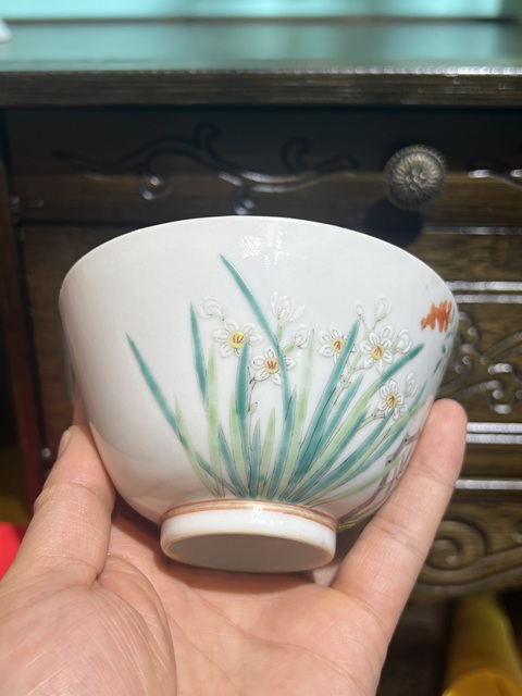 古玩陶瓷粉彩過墻花卉紋蓋碗真品鑒賞圖