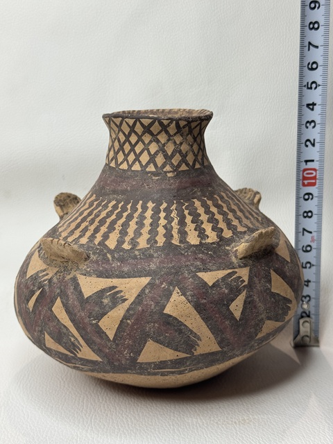 古玩陶瓷馬家窯文化·馬廠類型水波蛙爪紋斂口罐真品鑒賞圖