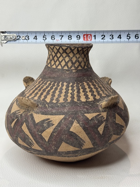 古玩陶瓷馬家窯文化·馬廠類型水波蛙爪紋斂口罐真品鑒賞圖