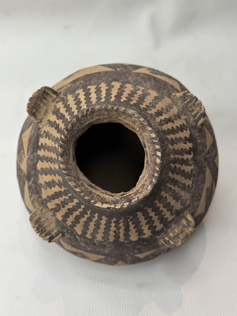 古玩陶瓷馬家窯文化·馬廠類型水波蛙爪紋斂口罐真品鑒賞圖