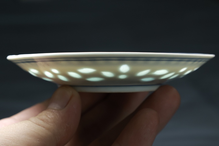 古玩陶瓷青花龍紋玲瓏瓷杯碟真品鑒賞圖