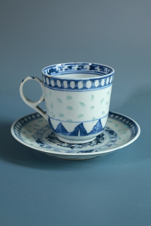 古玩陶瓷青花龍紋玲瓏瓷杯碟真品鑒賞圖