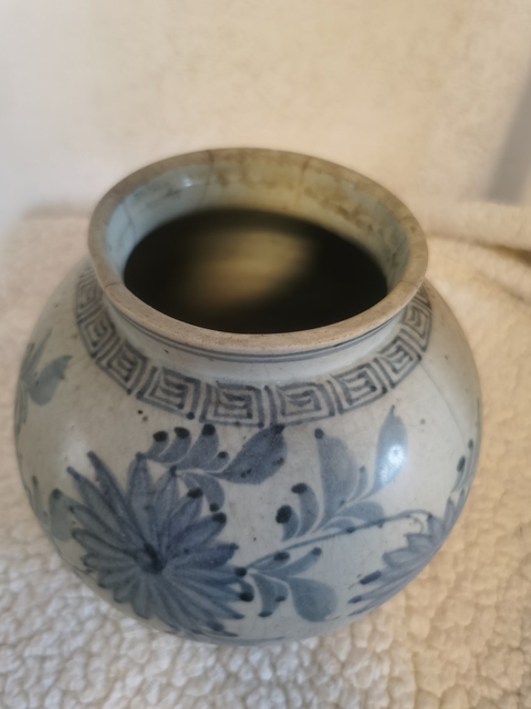 古玩陶瓷花卉紋青花罐真品鑒賞圖