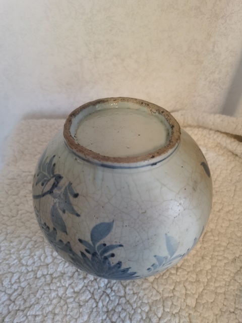 古玩陶瓷花卉紋青花罐真品鑒賞圖