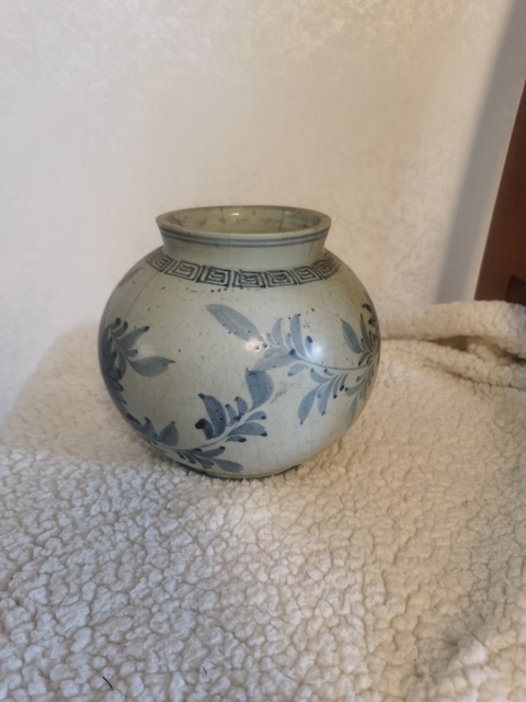 古玩陶瓷花卉紋青花罐真品鑒賞圖